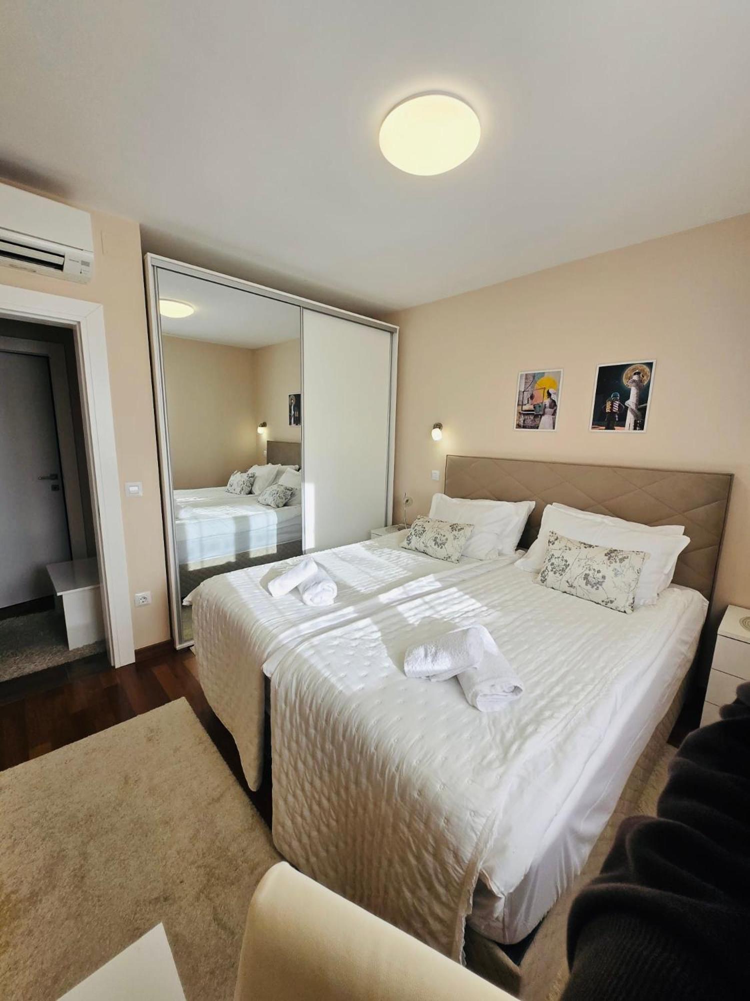 Apartments Luana With Private Jacuzzi Zadar Exterior photo