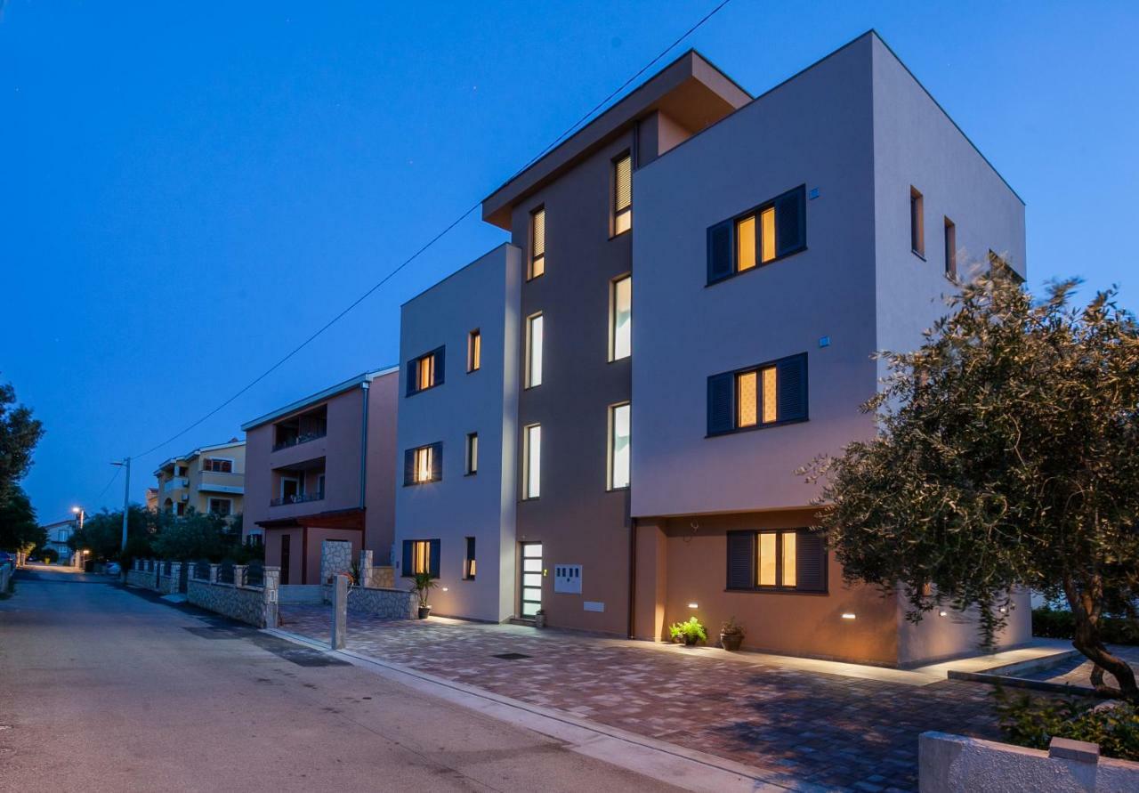 Apartments Luana With Private Jacuzzi Zadar Exterior photo